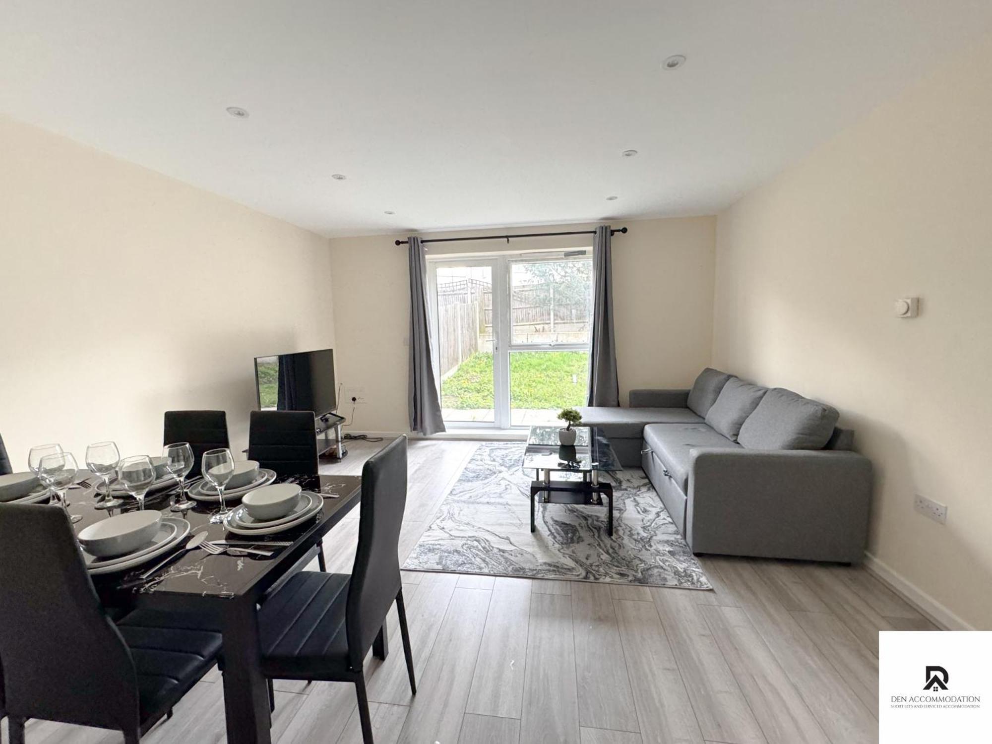 Newly Launched Two Bedroom House By Den Accommodation Short Lets & Serviced Accommodation With Garden Londýn Exteriér fotografie