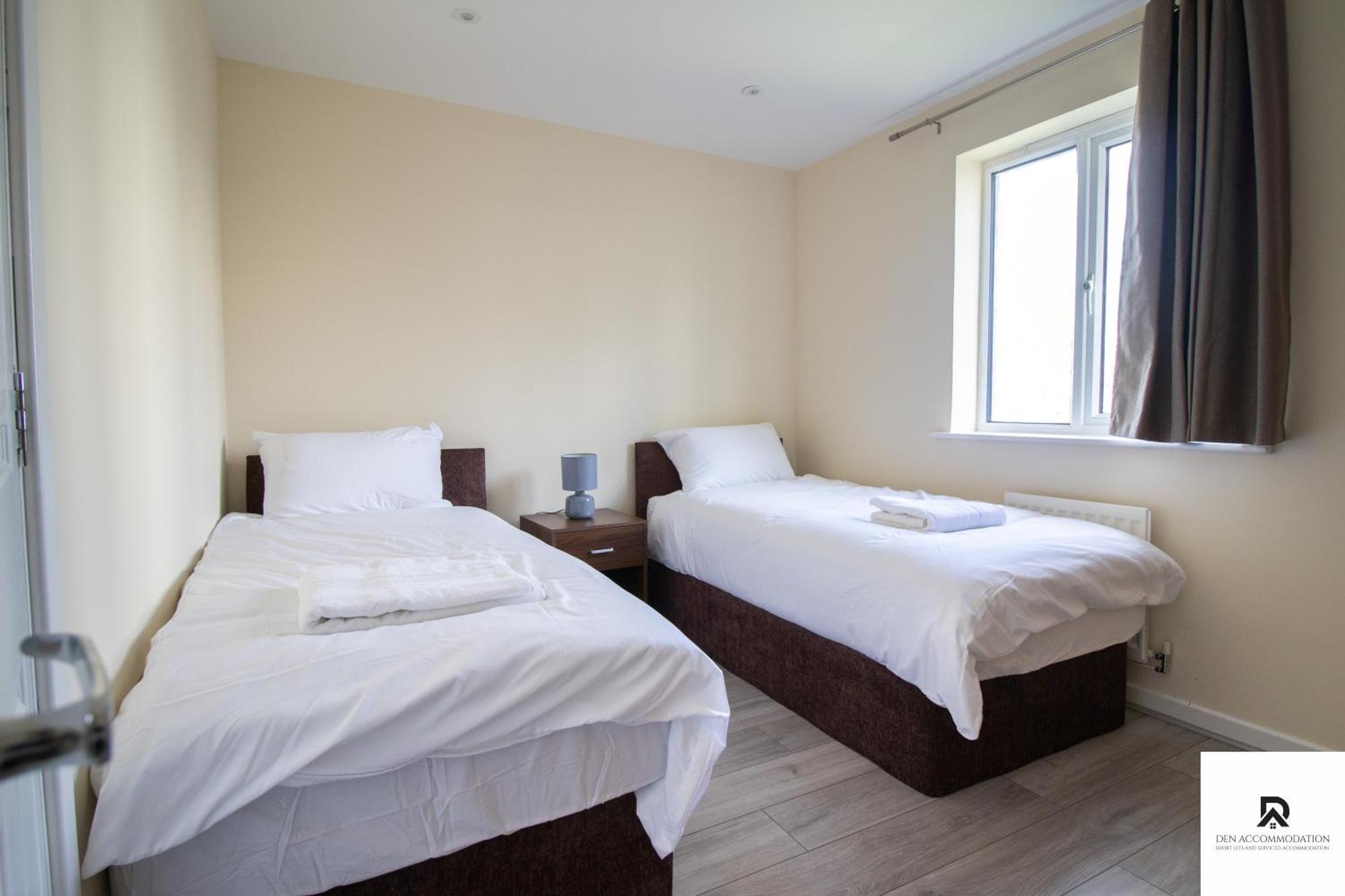 Newly Launched Two Bedroom House By Den Accommodation Short Lets & Serviced Accommodation With Garden Londýn Exteriér fotografie