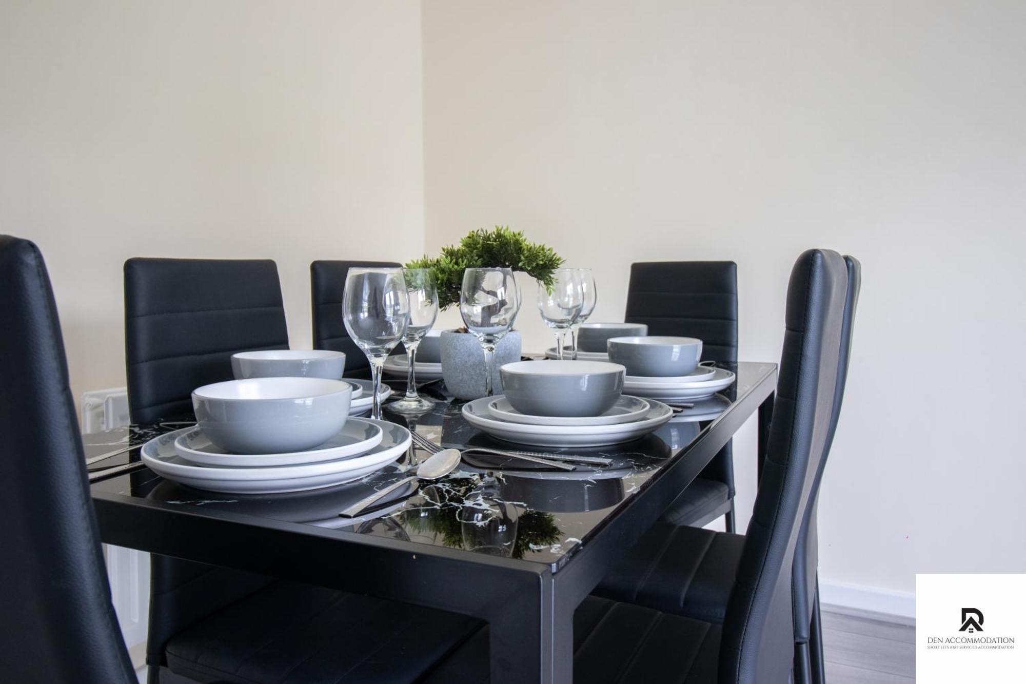 Newly Launched Two Bedroom House By Den Accommodation Short Lets & Serviced Accommodation With Garden Londýn Exteriér fotografie