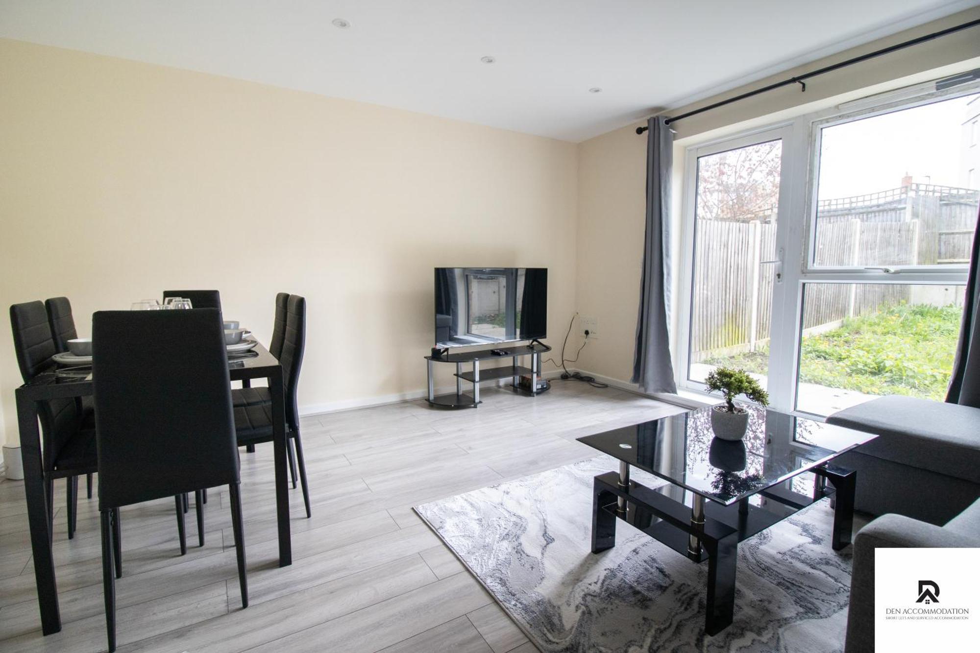 Newly Launched Two Bedroom House By Den Accommodation Short Lets & Serviced Accommodation With Garden Londýn Exteriér fotografie