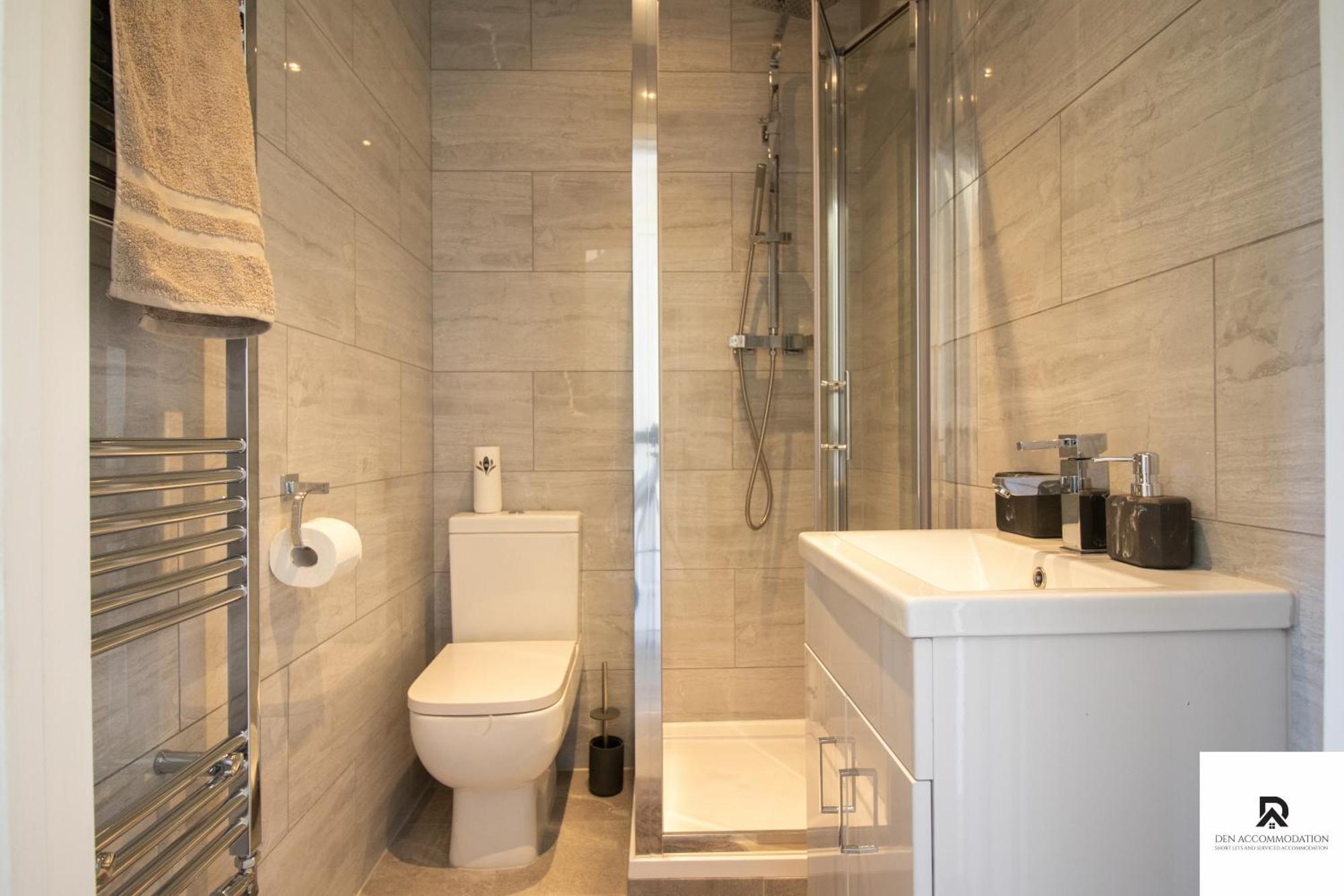 Newly Launched Two Bedroom House By Den Accommodation Short Lets & Serviced Accommodation With Garden Londýn Exteriér fotografie