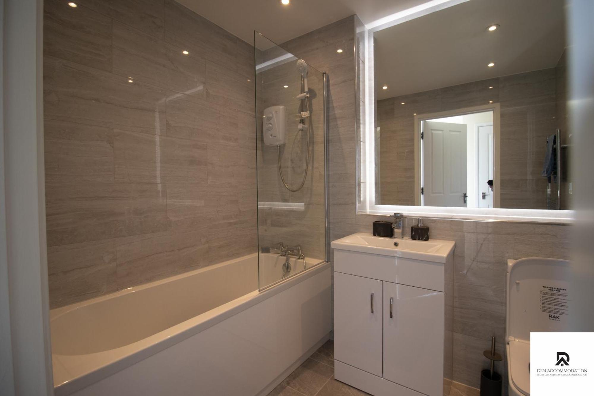Newly Launched Two Bedroom House By Den Accommodation Short Lets & Serviced Accommodation With Garden Londýn Exteriér fotografie