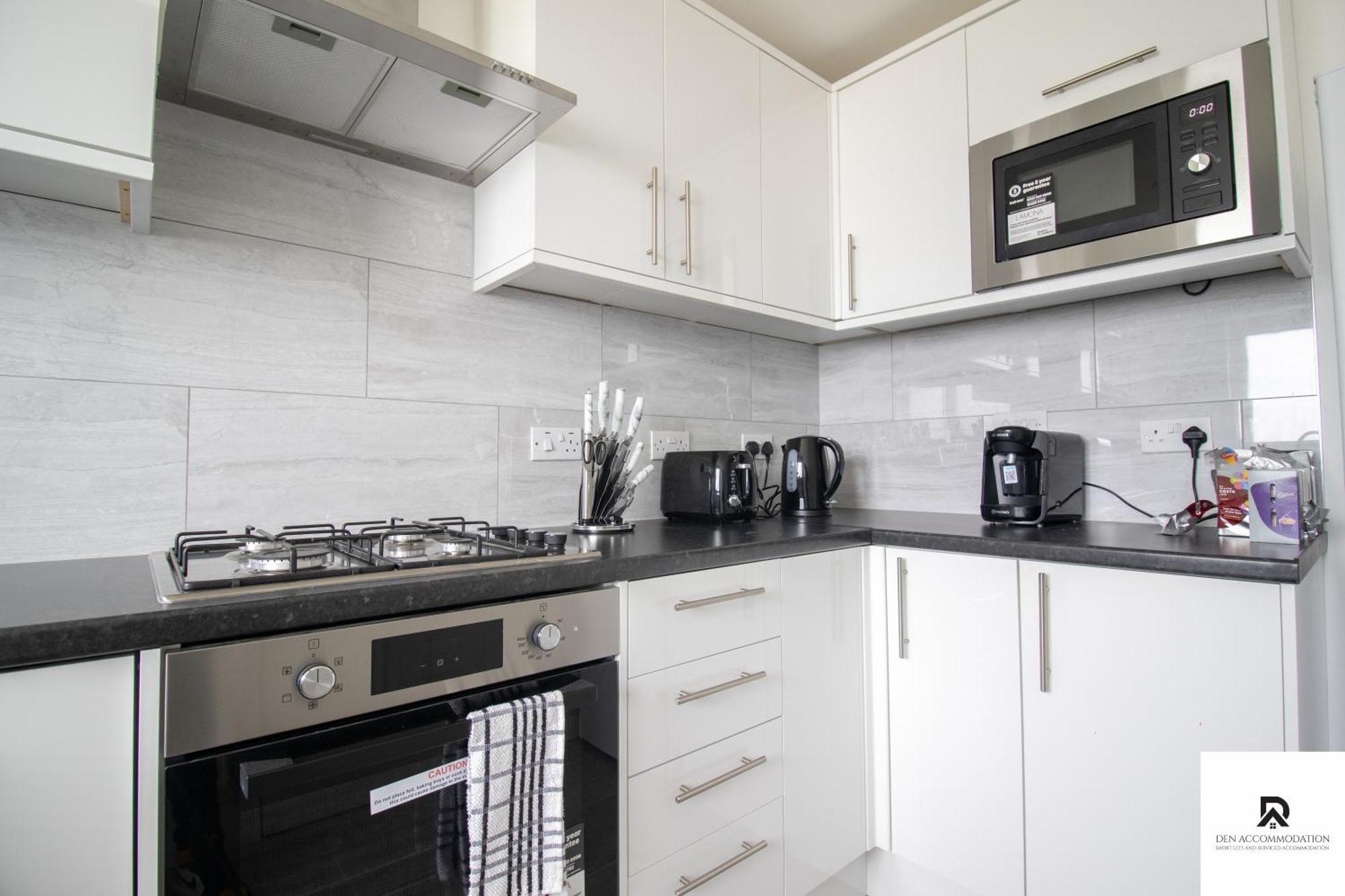 Newly Launched Two Bedroom House By Den Accommodation Short Lets & Serviced Accommodation With Garden Londýn Exteriér fotografie