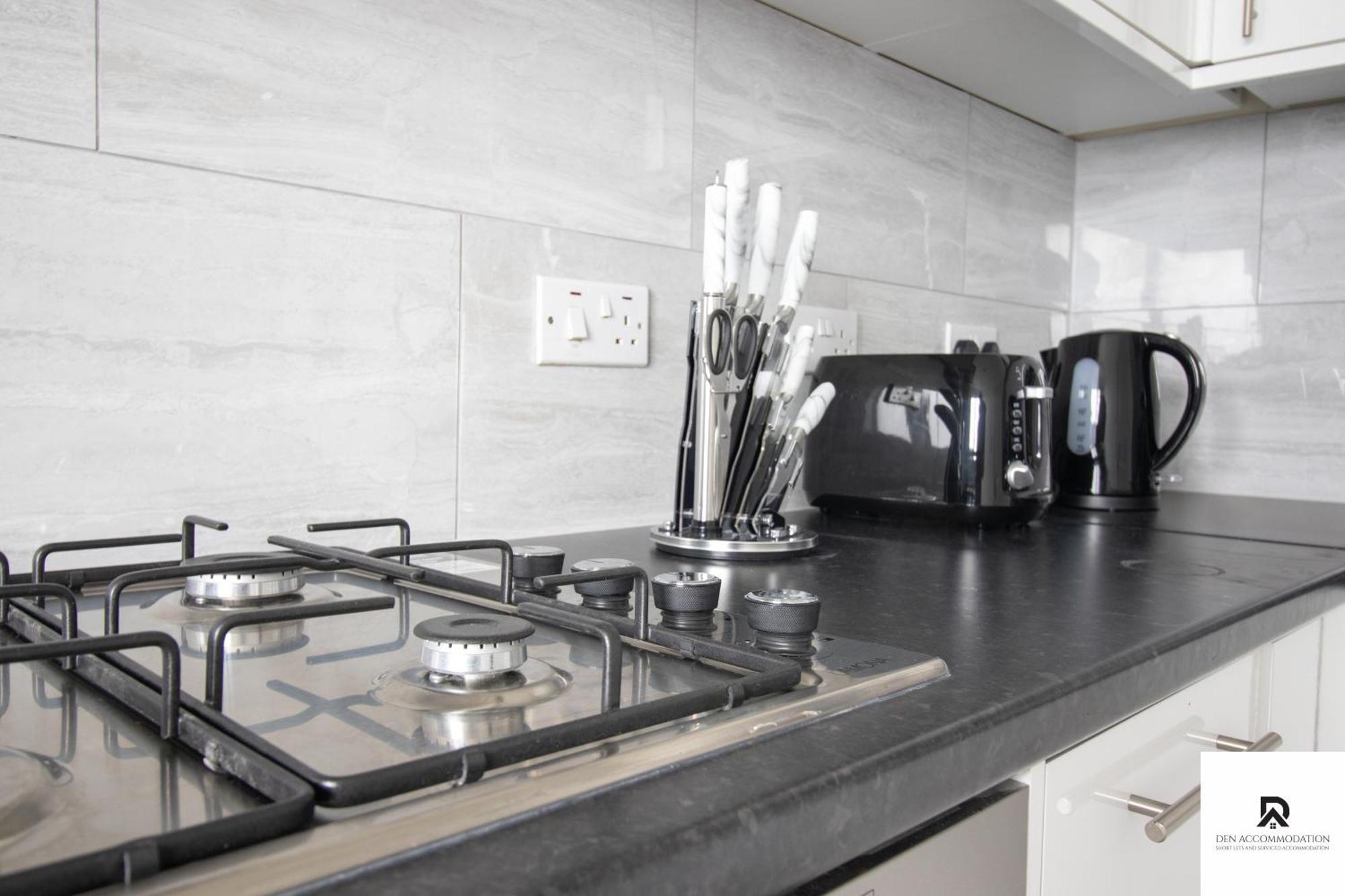Newly Launched Two Bedroom House By Den Accommodation Short Lets & Serviced Accommodation With Garden Londýn Exteriér fotografie