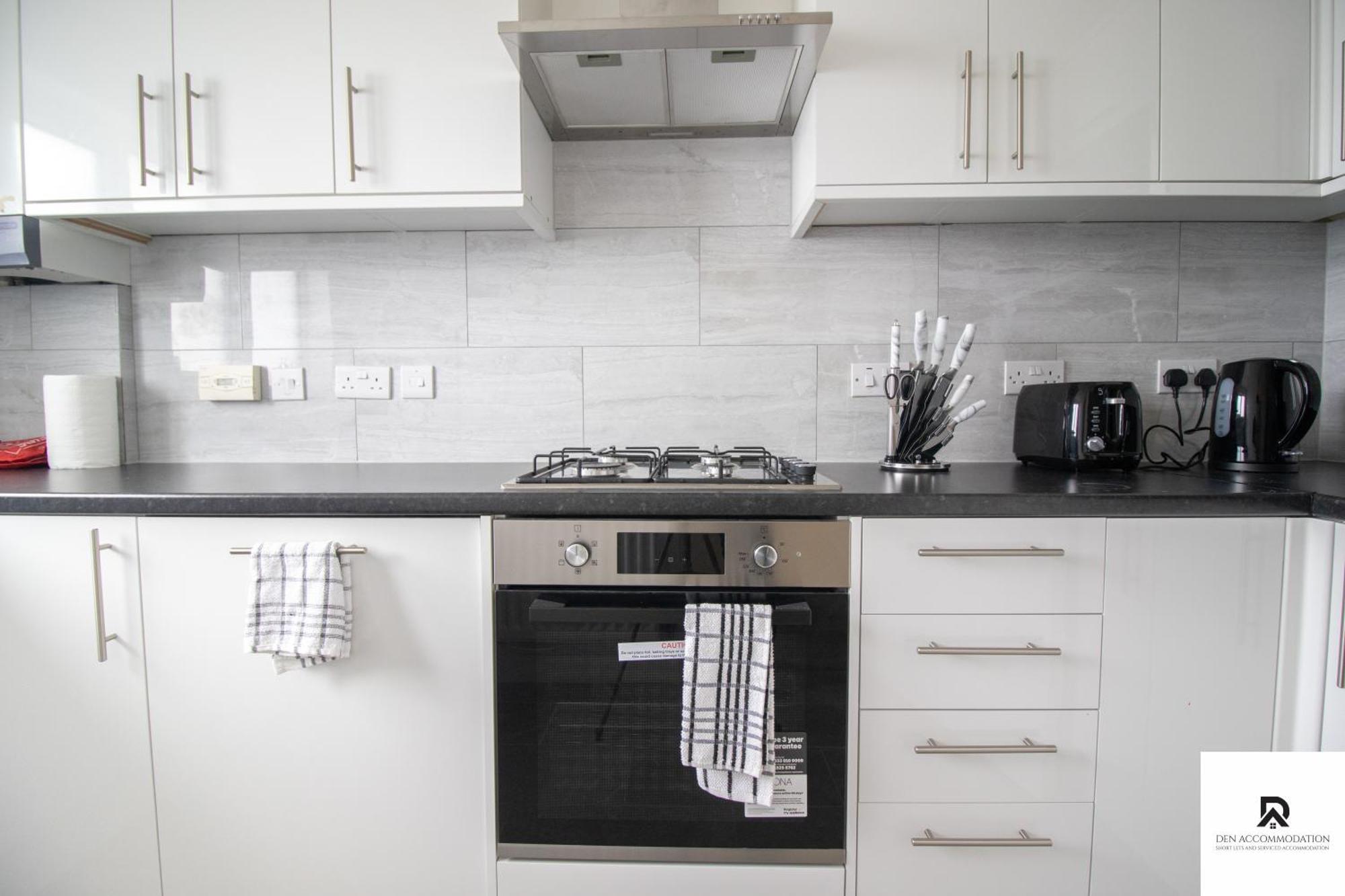 Newly Launched Two Bedroom House By Den Accommodation Short Lets & Serviced Accommodation With Garden Londýn Exteriér fotografie
