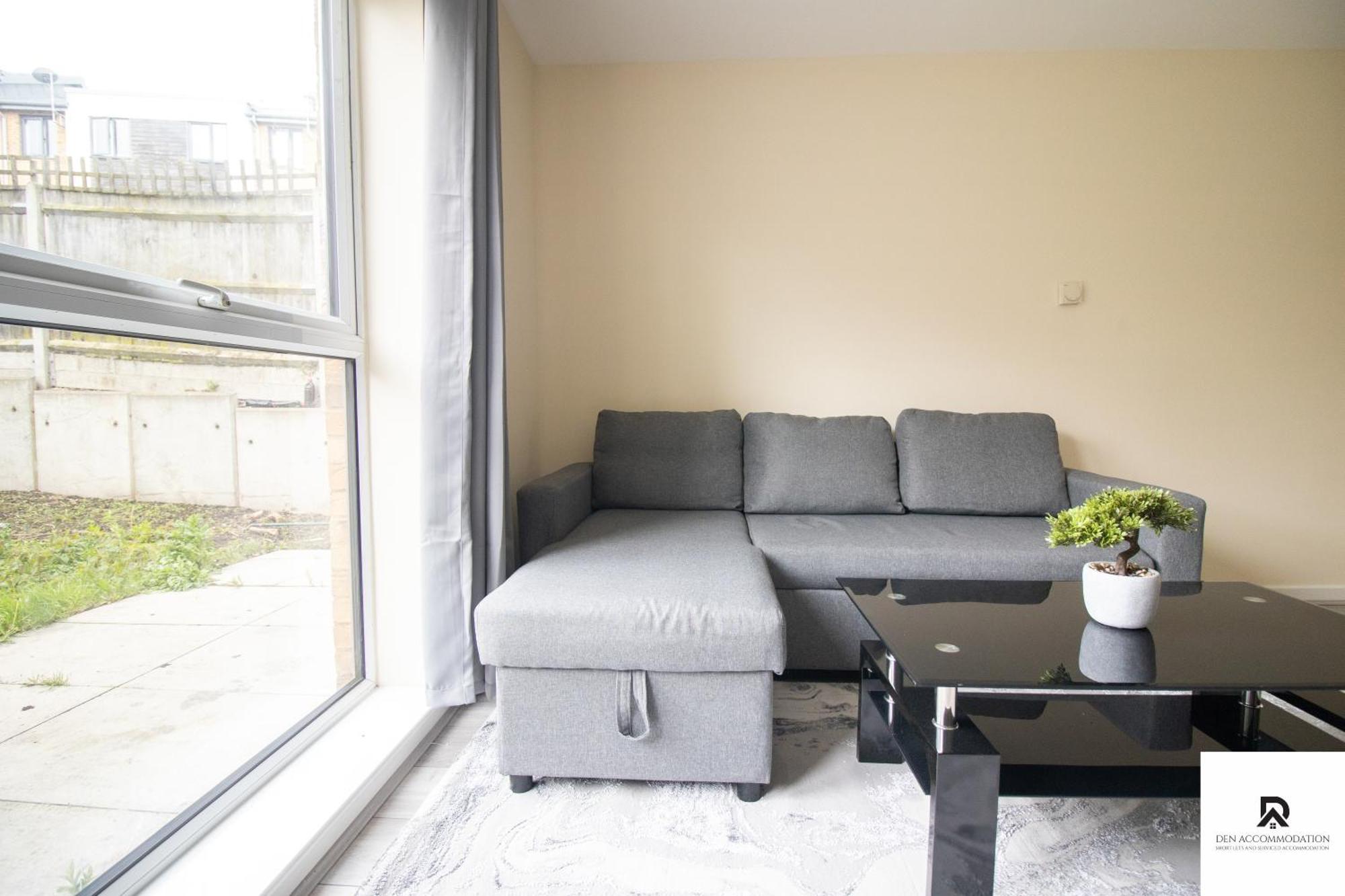 Newly Launched Two Bedroom House By Den Accommodation Short Lets & Serviced Accommodation With Garden Londýn Exteriér fotografie