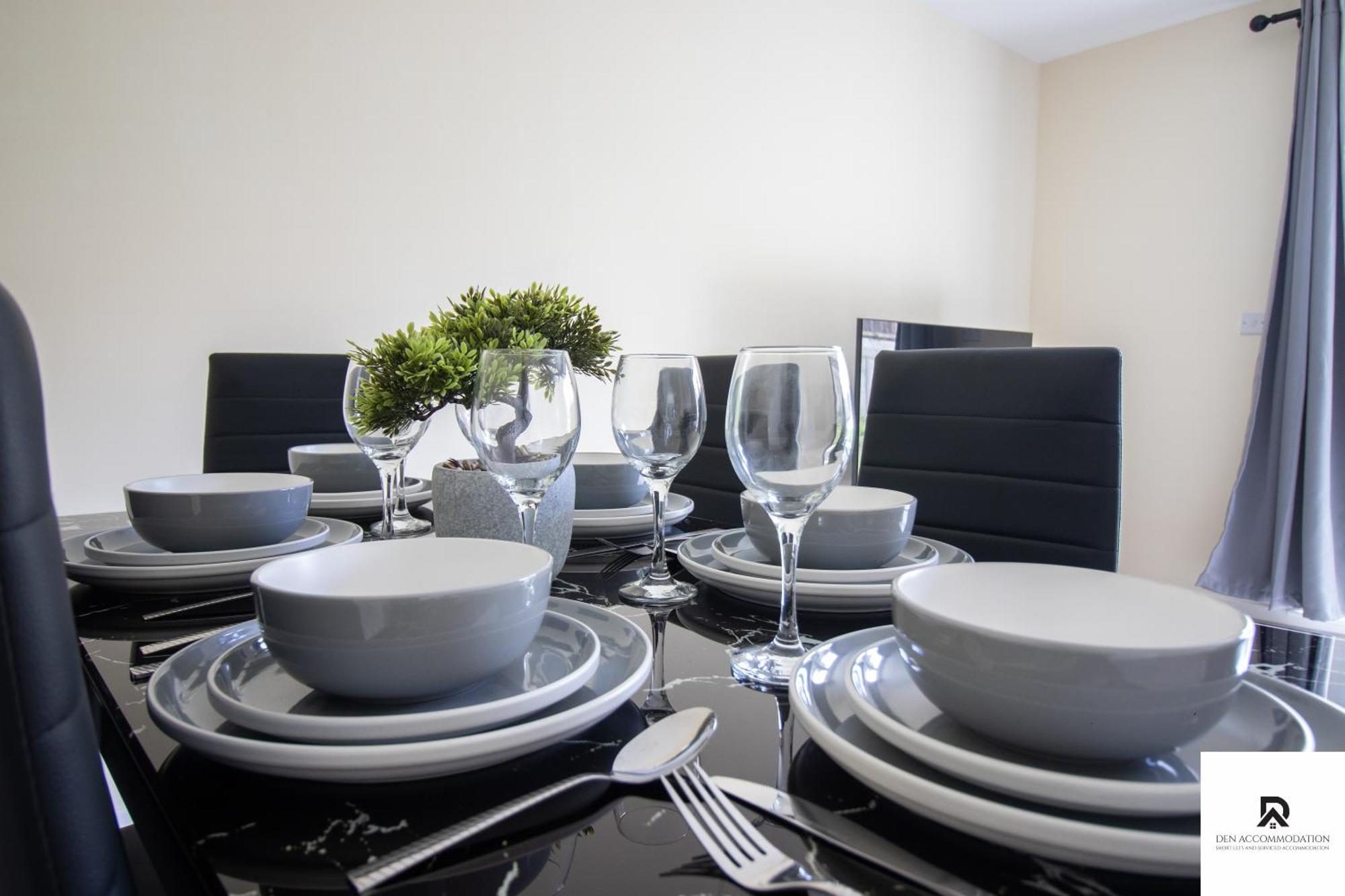 Newly Launched Two Bedroom House By Den Accommodation Short Lets & Serviced Accommodation With Garden Londýn Exteriér fotografie